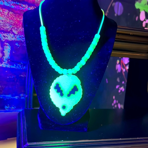 Unisex AILIEN Rave NECKLACE - Picture 4 of 5
